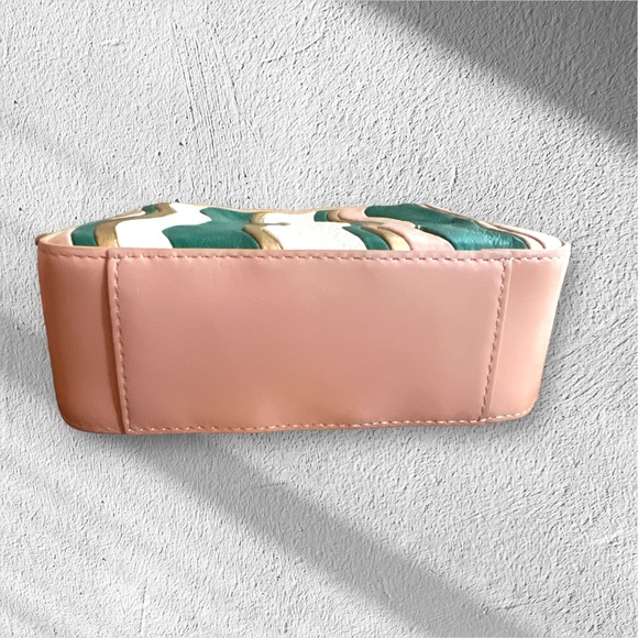 Auxiliary leather cross body bag from Aritzia, pristine inside and bottom - Picture 6 of 6